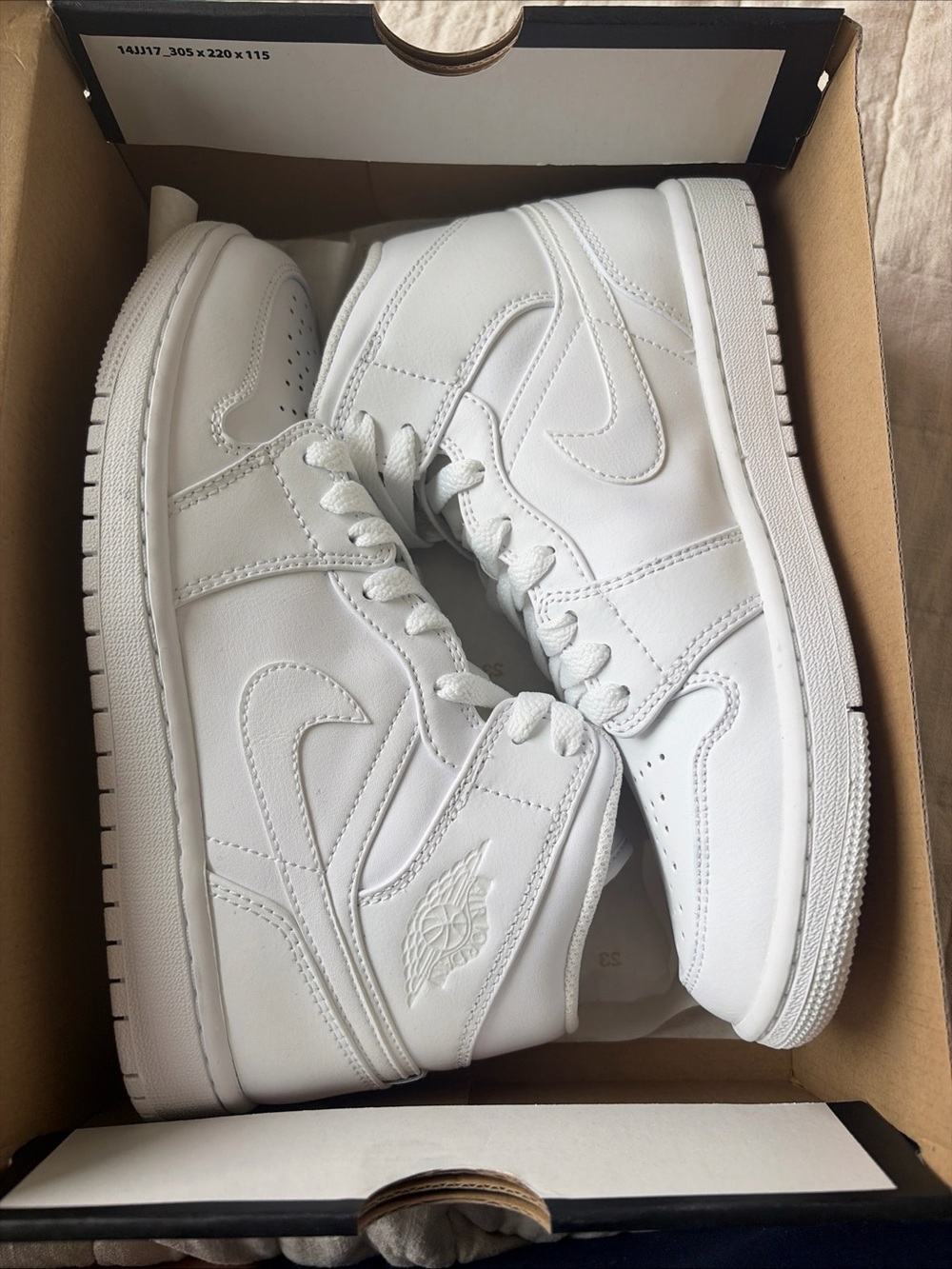 Air Jordan 1 Mid Triple White 554724-136 Men’s Size 7 New in Box